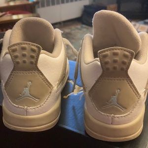Jordan Retro 4 Boys Size 10c White and Sand